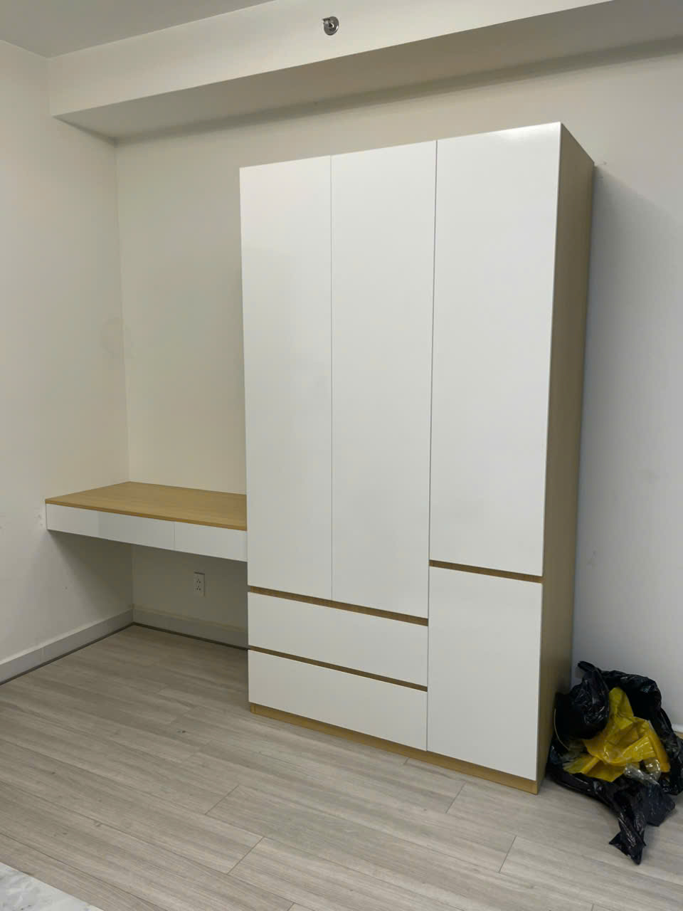 Tủ quần áo đa năng kết hợp bàn làm việc treo tường